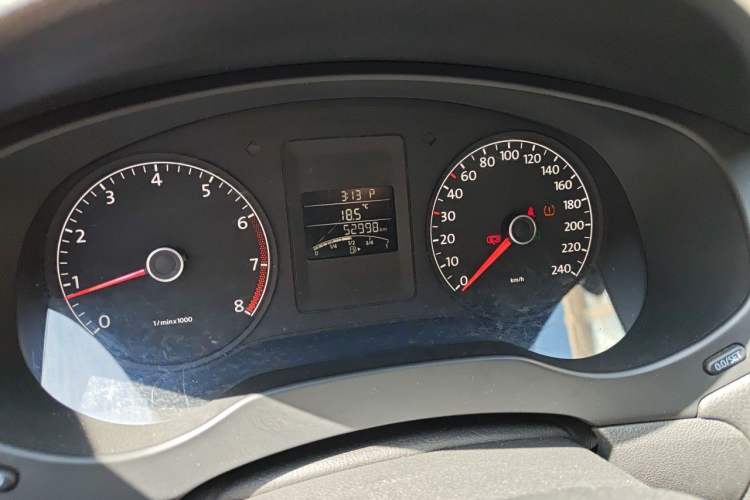 Used Volkswagen Sagitar 2014 1.6L Automatic Comfort Model Odometer Close Up