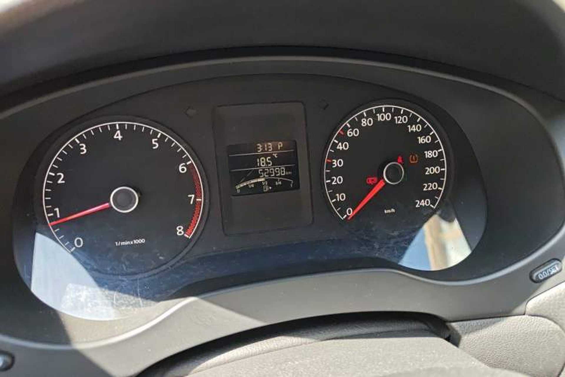 Used Volkswagen Sagitar 2014 1.6L Automatic Comfort Model Odometer Close Up
