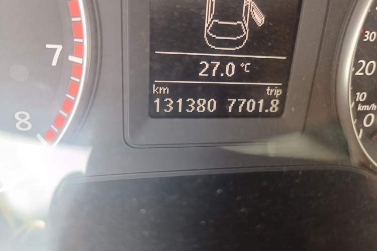 Used Volkswagen Sagitar 2014 1.4TSI Manual Luxury Model Odometer Close Up