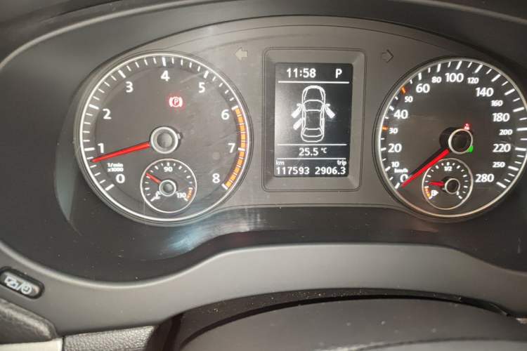 Used Volkswagen Sagitar 2014 Revised Version 1.4TSI Automatic Luxury Edition Odometer Close Up