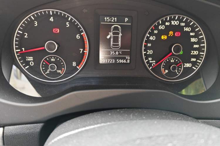 Used Volkswagen Sagitar 2014 Revised Version 1.4TSI Automatic Luxury Edition Odometer Close Up