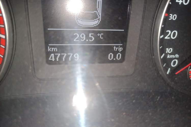 Used Volkswagen Sagitar 2014 1.4TSI Manual Luxury Model Odometer Close Up