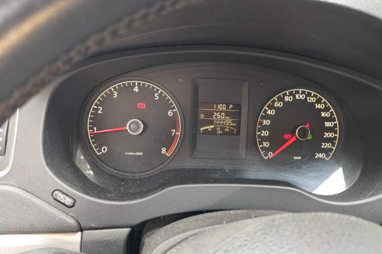 Used Volkswagen Sagitar 2014 Revised Version 1.6L Automatic Comfort Edition Odometer Close Up