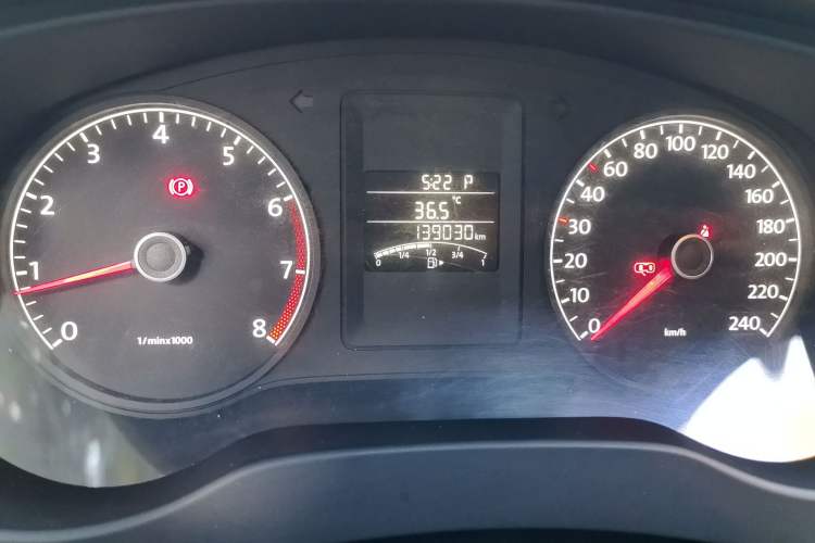 Used Volkswagen Sagitar 2014 1.6L Automatic Comfort Model Odometer Close Up