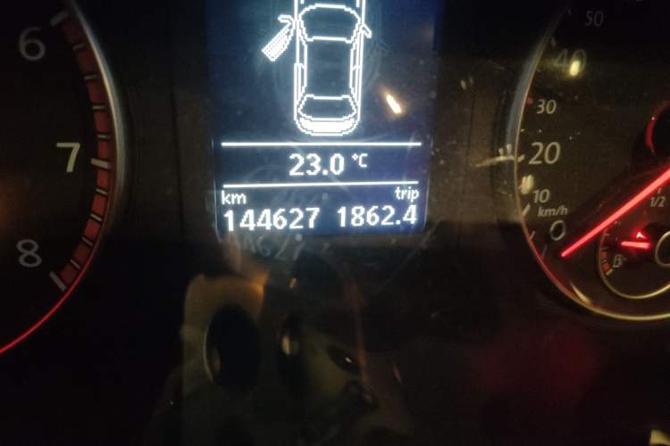 Used Volkswagen Sagitar 2014 Revised Version 1.4TSI Manual Luxury Edition Odometer Close Up