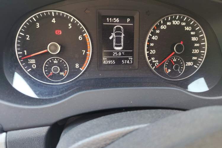 Used Volkswagen Sagitar 2014 Revised Version 1.4TSI Automatic Luxury Edition Odometer Close Up