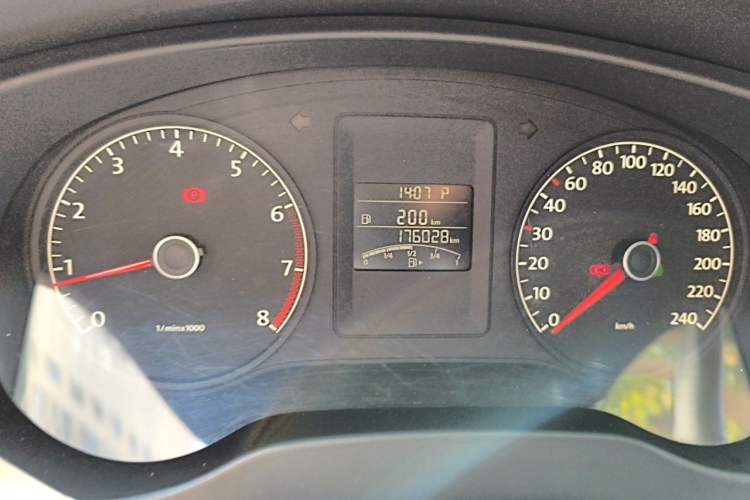 Used Volkswagen Sagitar 2014 Revised Version 1.6L Automatic Comfort Edition Odometer Close Up