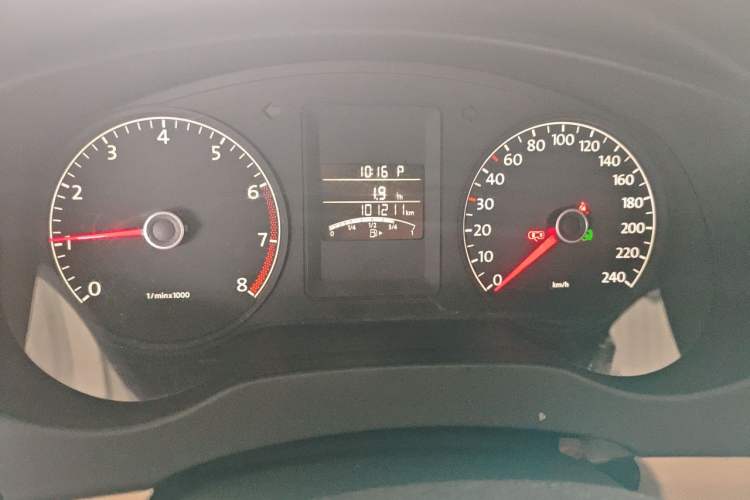 Used Volkswagen Sagitar 2014 1.6L Automatic Comfort Model Odometer Close Up