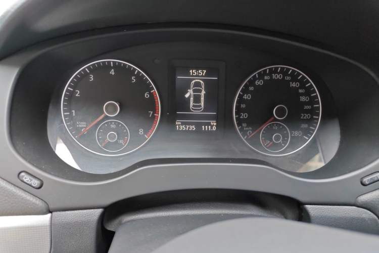 Used Volkswagen Sagitar 2014 1.4TSI Automatic Luxury Model Odometer Close Up