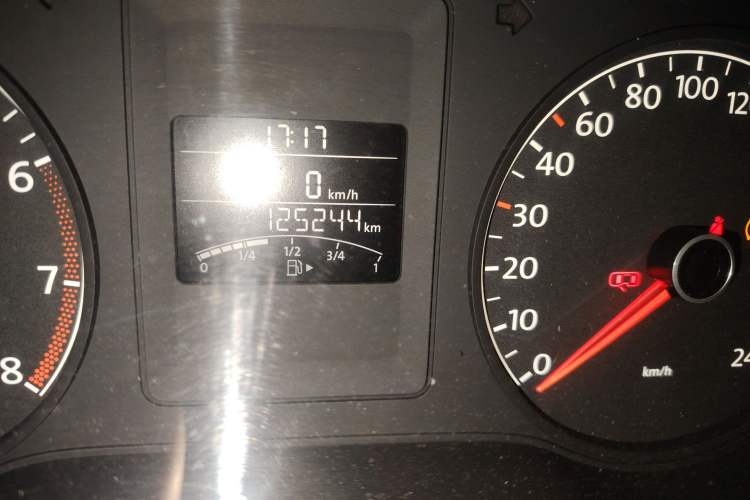 Used Volkswagen Sagitar 2014 1.6L Manual Comfort Model Odometer Close Up