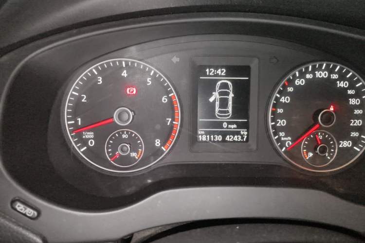 Used Volkswagen Sagitar 2014 Revised Version 1.4TSI Manual Luxury Edition Odometer Close Up