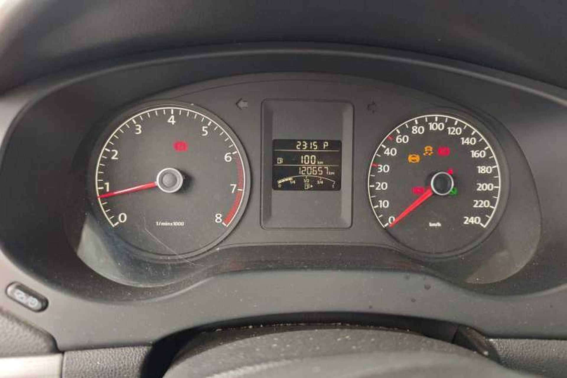 Used Volkswagen Sagitar 2014 Revised Version 1.6L Automatic Comfort Edition Odometer Close Up