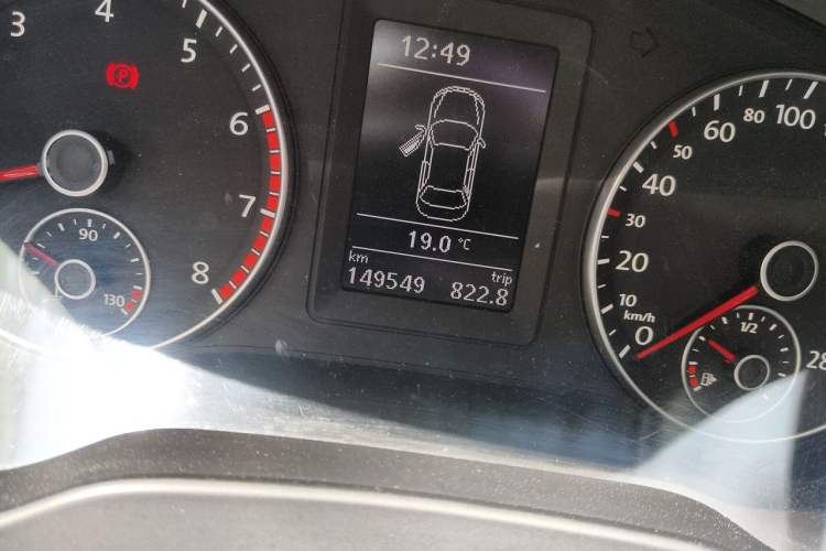 Used Volkswagen Sagitar 2014 1.4TSI Manual Luxury Model Odometer Close Up