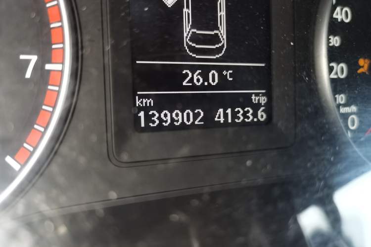 Used Volkswagen Sagitar 2014 1.4TSI Automatic Luxury Model Odometer Close Up