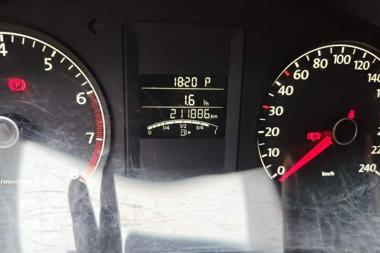 Used Volkswagen Sagitar 2014 Revised Version 1.6L Automatic Comfort Edition Odometer Close Up