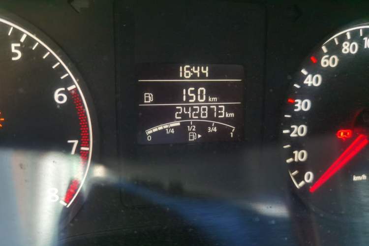 Used Volkswagen Sagitar 2014 Revised Version 1.6L Manual Comfort Edition Odometer Close Up