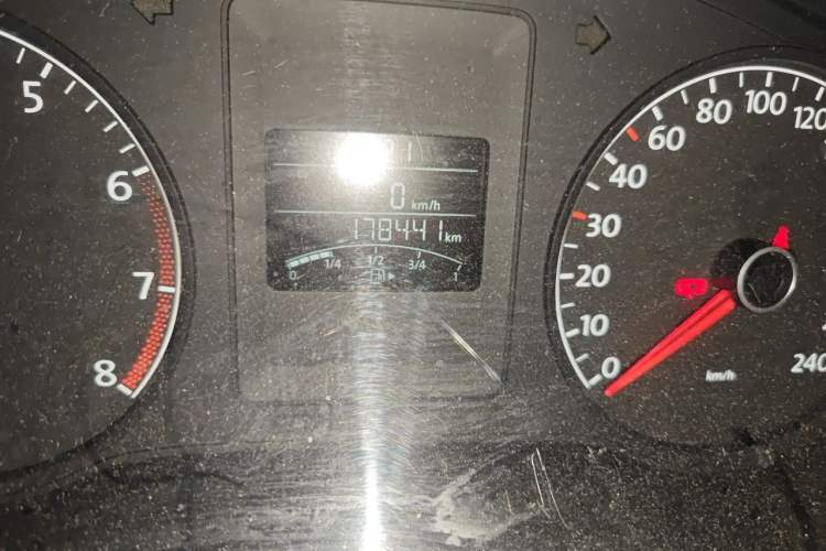 Used Volkswagen Sagitar 2014 Revised Version 1.6L Manual Comfort Edition Odometer Close Up