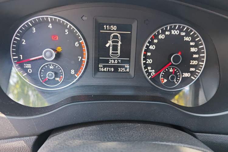 Used Volkswagen Sagitar 2014 1.4TSI Manual Luxury Model Odometer Close Up
