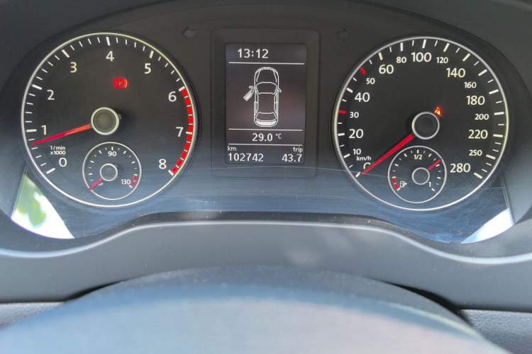 Used Volkswagen Sagitar 2014 Revised Version 1.4TSI Manual Luxury Edition Odometer Close Up