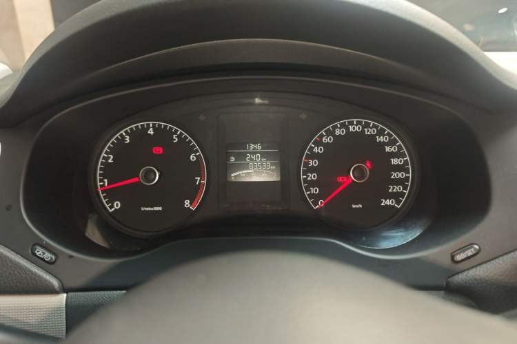 Used Volkswagen Sagitar 2014 Revised Version 1.6L Manual Comfort Edition Odometer Close Up