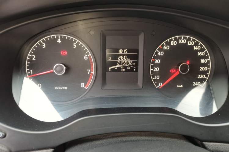 Used Volkswagen Sagitar 2014 Revised Version 1.6L Manual Comfort Edition Odometer Close Up
