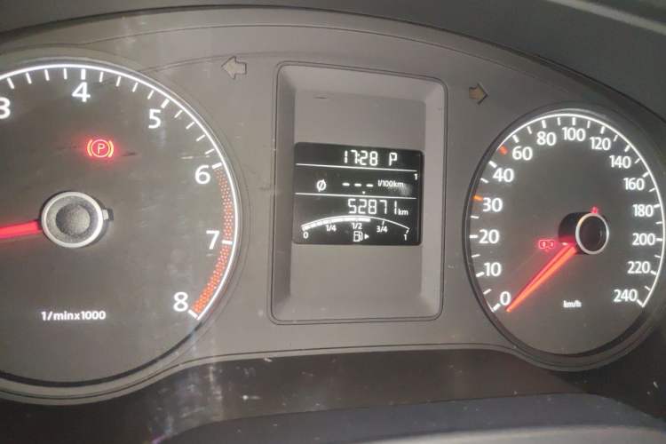 Used Volkswagen Sagitar 2014 Revised Version 1.6L Automatic Comfort Edition Odometer Close Up