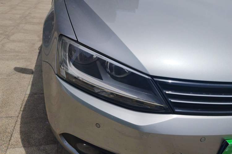 Used Volkswagen Sagitar 2014 Revised Version 1.4TSI Automatic Luxury Edition Right Front Headlight
