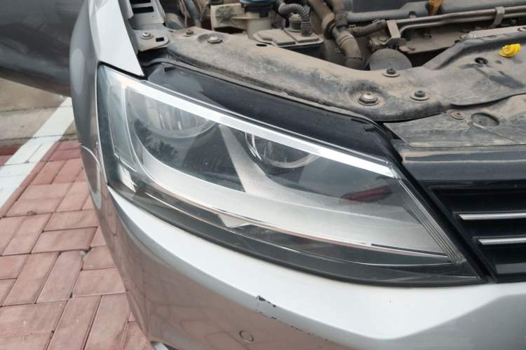 Used Volkswagen Sagitar 2014 Revised Version 1.4TSI Manual Luxury Edition Right Front Headlight
