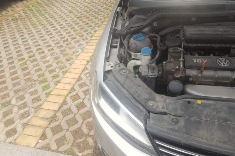 Used Volkswagen Sagitar 2014 Revised Version 1.6L Manual Comfort Edition Right Front Headlight