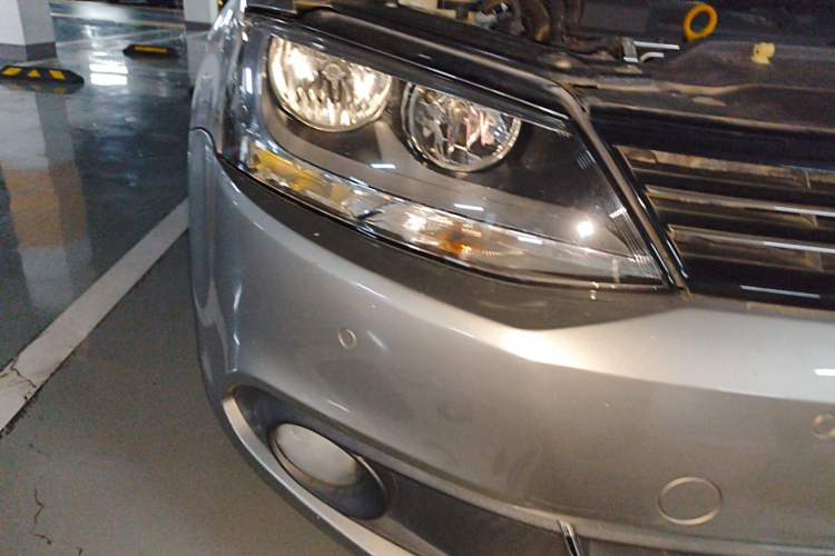 Used Volkswagen Sagitar 2014 Revised Version 1.4TSI Automatic Luxury Edition Right Front Headlight