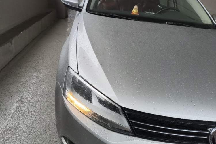 Used Volkswagen Sagitar 2014 Revised Version 1.6L Automatic Comfort Edition Right Front Headlight