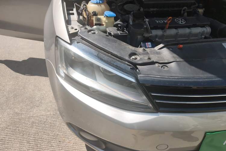 Used Volkswagen Sagitar 2014 Revised Version 1.6L Automatic Comfort Edition Right Front Headlight