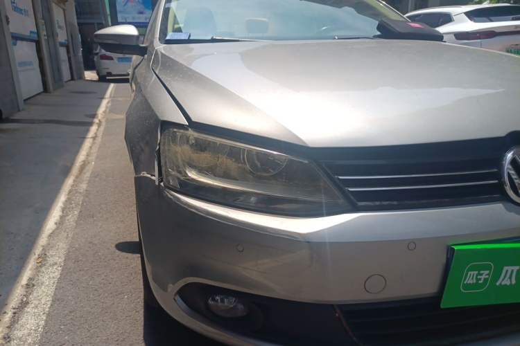 Used Volkswagen Sagitar 2014 1.4TSI Automatic Luxury Model Right Front Headlight