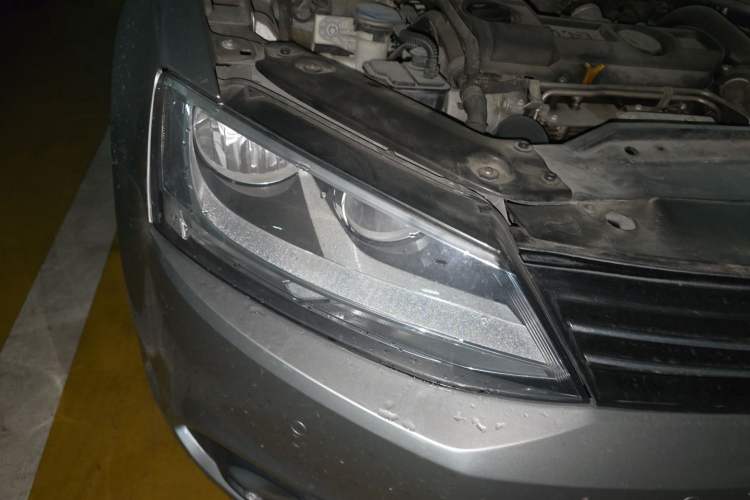 Used Volkswagen Sagitar 2014 1.4TSI Automatic Luxury Model Right Front Headlight