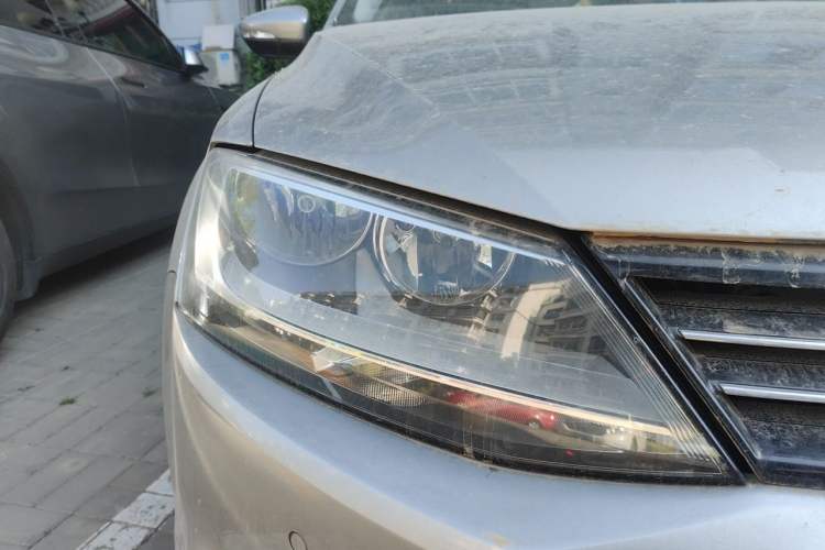 Used Volkswagen Sagitar 2014 1.4TSI Manual Luxury Model Right Front Headlight