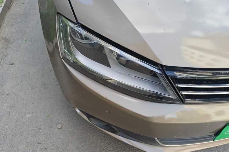 Used Volkswagen Sagitar 2014 Revised Version 1.4TSI Manual Luxury Edition Right Front Headlight