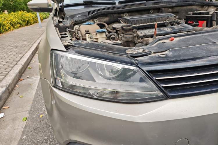 Used Volkswagen Sagitar 2014 Revised Version 1.6L Manual Comfort Edition Right Front Headlight