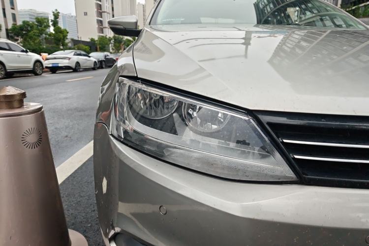 Used Volkswagen Sagitar 2014 Revised Version 1.4TSI Automatic Luxury Edition Right Front Headlight