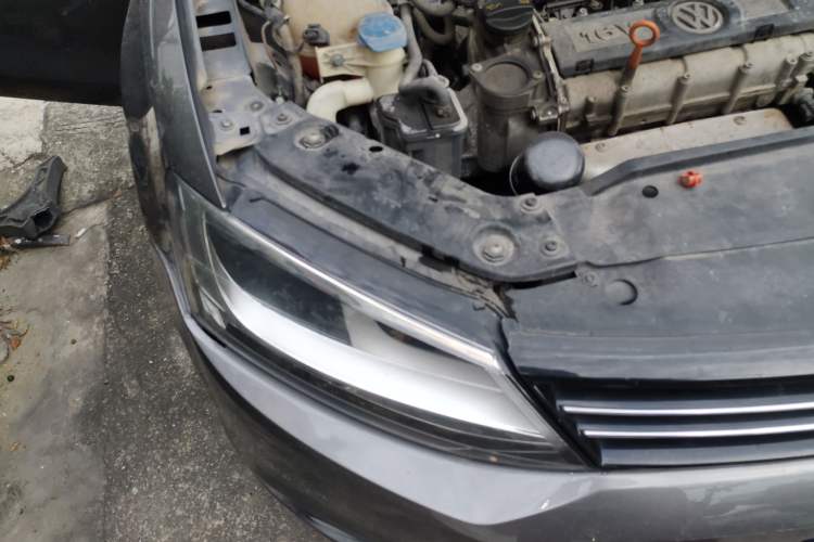 Used Volkswagen Sagitar 2014 Revised Version 1.6L Automatic Comfort Edition Right Front Headlight