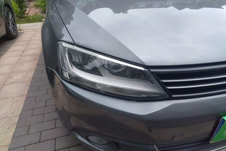 Used Volkswagen Sagitar 2014 Revised Version 1.6L Automatic Comfort Edition Right Front Headlight