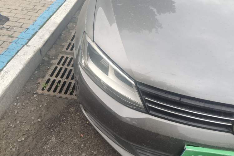 Used Volkswagen Sagitar 2014 Revised Version 1.6L Automatic Fashionable Style Right Front Headlight