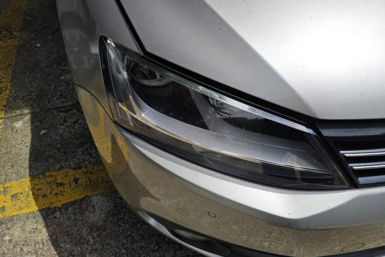Used Volkswagen Sagitar 2014 Revised Version 1.4TSI Automatic Luxury Edition Right Front Headlight