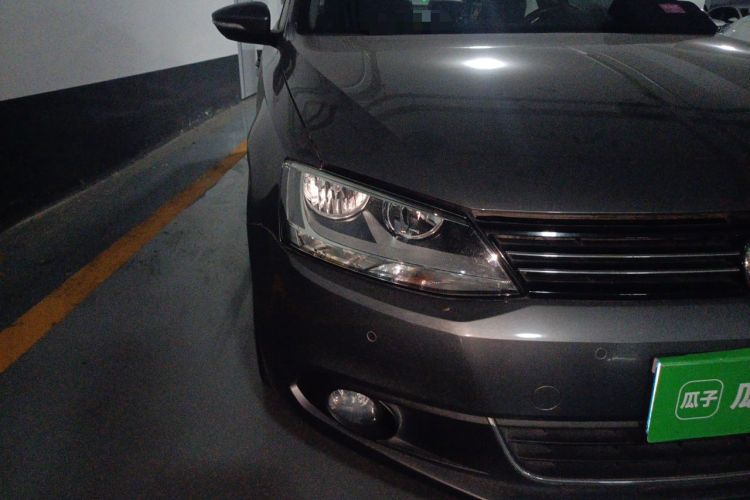 Used Volkswagen Sagitar 2014 1.4TSI Manual Luxury Model Right Front Headlight