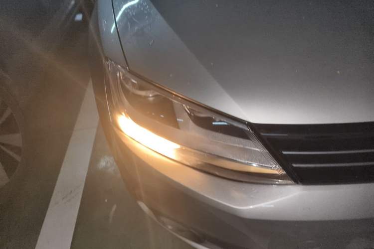 Used Volkswagen Sagitar 2014 Revised Version 1.6L Automatic Comfort Edition Right Front Headlight