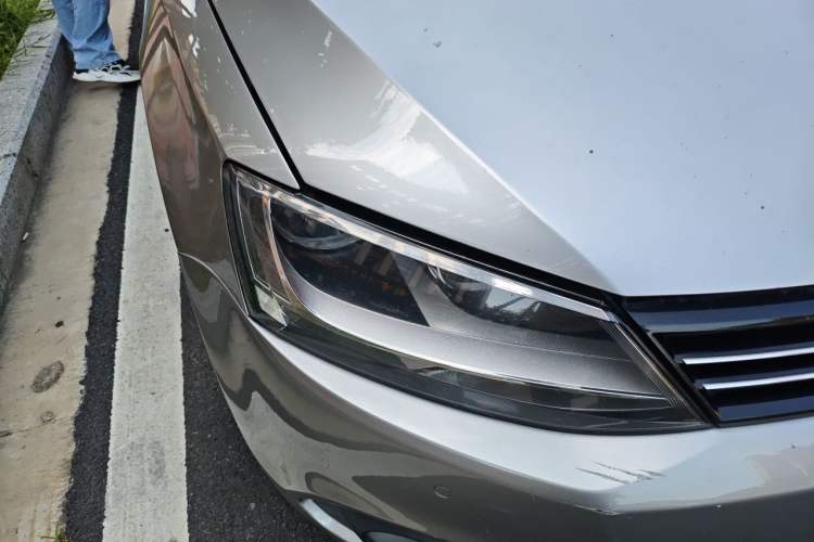 Used Volkswagen Sagitar 2014 Revised Version 1.4TSI Automatic Luxury Edition Right Front Headlight