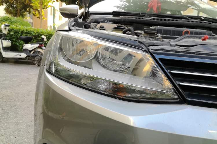 Used Volkswagen Sagitar 2014 1.6L Automatic Comfort Model Right Front Headlight