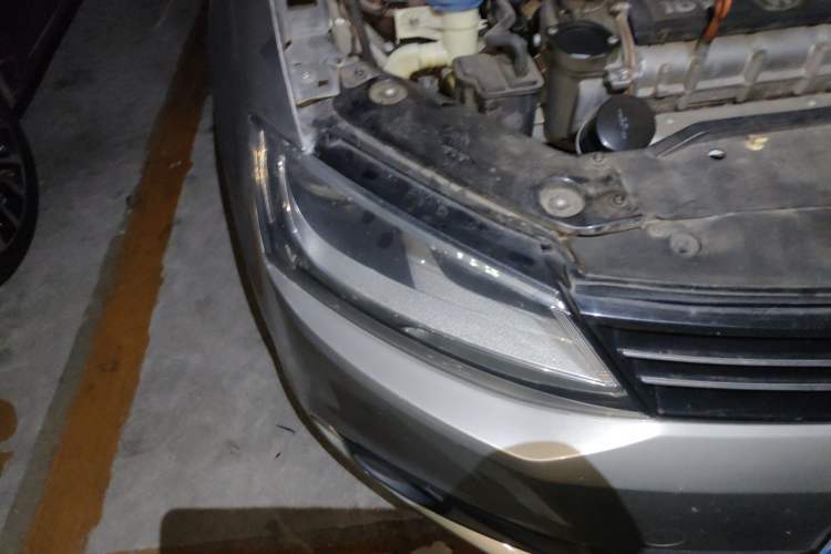 Used Volkswagen Sagitar 2014 1.6L Automatic Fashion Model Right Front Headlight