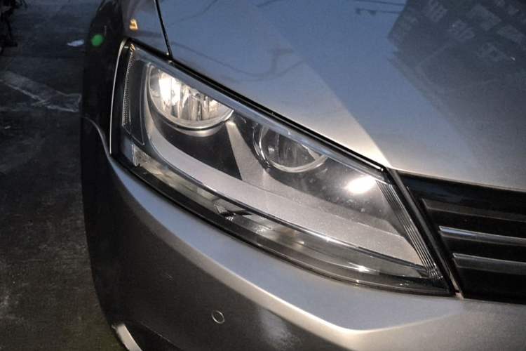 Used Volkswagen Sagitar 2014 Revised Version 1.4TSI Automatic Luxury Edition Right Front Headlight
