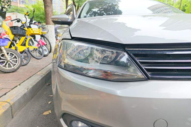 Used Volkswagen Sagitar 2014 Revised Version 1.6L Automatic Comfort Edition Right Front Headlight