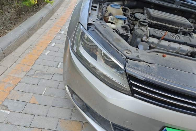 Used Volkswagen Sagitar 2014 Revised Version 1.6L Automatic Comfort Edition Right Front Headlight